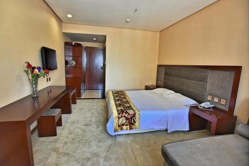 Venice Hotel Venice Hotel is a popular choice amongst travelers in Manzhouli, whether exploring or just passing through. The property features a wide range of facilities to make your stay a pleasant experience. 24