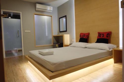 room detail thumbnail 0