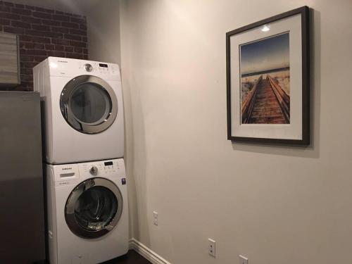 BRAND NEW Huge Ace Hotel-Style Loft - image 6