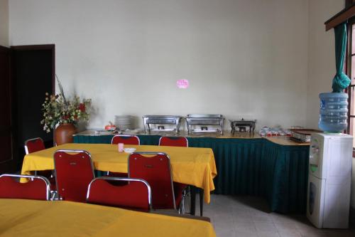 Restaurant, Homestay Simpang Tujuh in Cepu