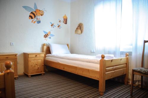 3 twin beds