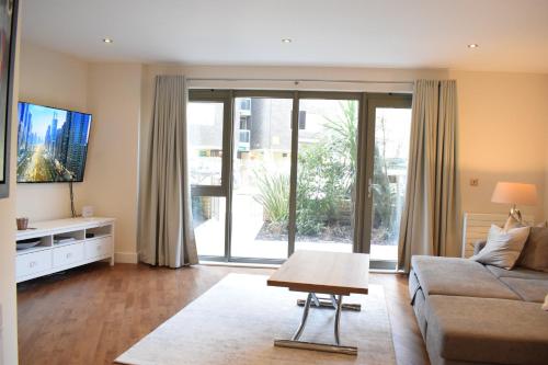 1 Bedroom Flat In Belsize Park, Belsize Park, London