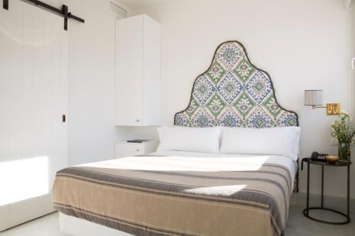 Economy Double Room image 3