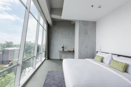 Grand Deluxe Double Room - 24 Hour Stay image 3