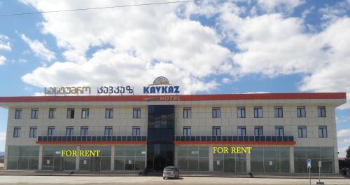 Unterkunft von außen, KavKaz Hotel & Restaurant in Marneuli