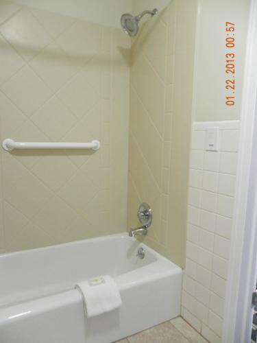 Relax Inn and Suites Kuttawa - image 9