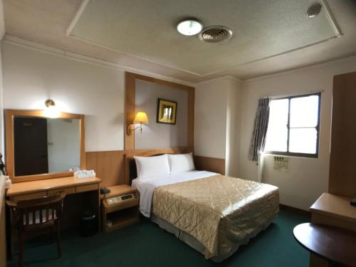 1 queen bed