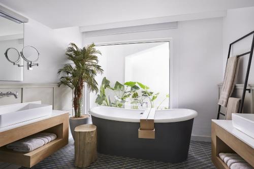 136886099 LUX* Grand Gaube Resort & Villas