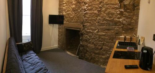 Royal Mile Suites by the Castle - Tap to explore photos
