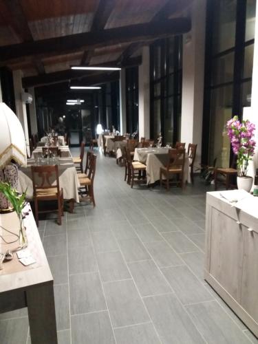 Restaurant, ostello ortensi in Farnese