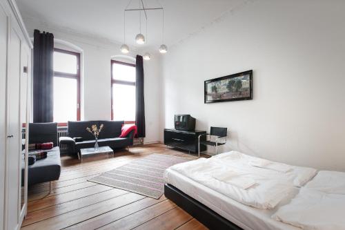 3 Bedroom Apartment (ACERE) 871m von ATZE Musiktheater entfernt