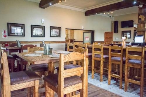 136891933 Border Hotel