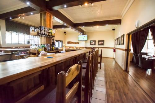 136892064 Border Hotel