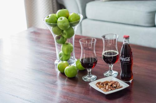 136892110 Border Hotel
