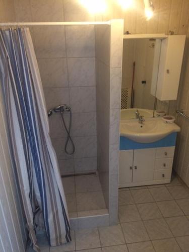 ห้องน้ำ, D&E Rooms in สคเวซัท