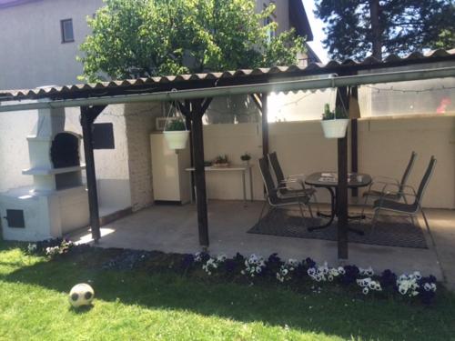 บริการและสิ่งอำนวยความสะดวก, D&E Rooms in สคเวซัท