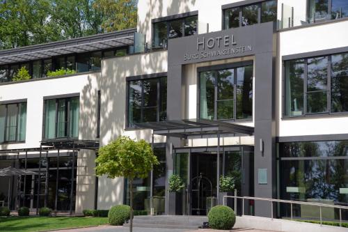 Relais & Châteaux Hotel Burg Schwarzenstein - Geisenheim