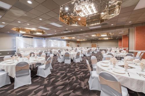 Banquet hall, Ramada By Wyndham Fargo in Fargo (ND)