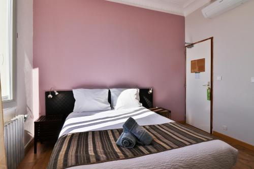 2 twin beds
