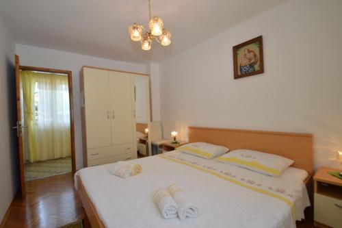 One-Bedroom Apartment image 10