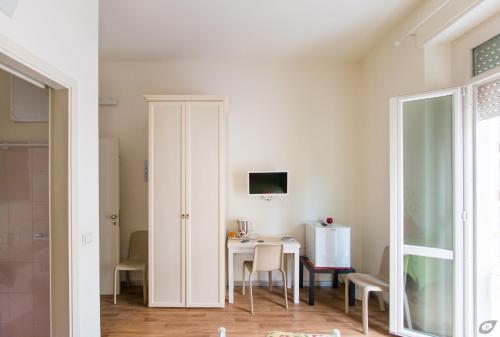 Double Room image 5