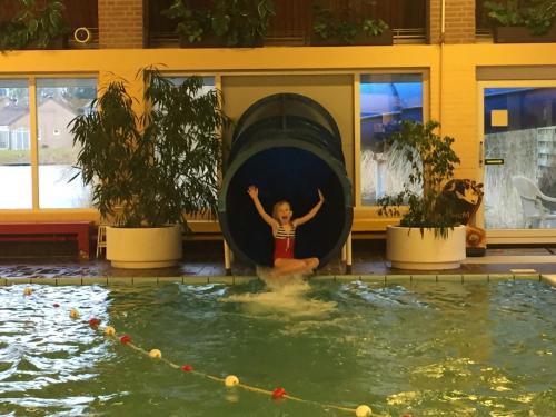 สระว่ายน้ำ, Appartement Zeeland, Bark 46 in รีครีเอทีเคอบิด