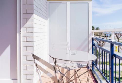 Mumm by Pillow - image 9