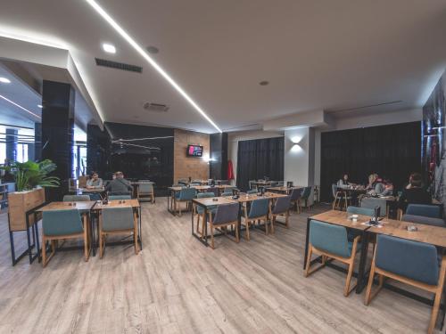 Orange Hotel 4