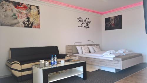 Top Oder Apartments- private parking