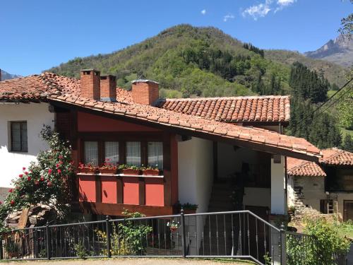  Apartamentos Rurales Los Nogales, Unterkunft in Cosgaya
