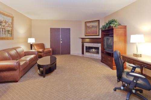 Wingate by Wyndham Mentor OH - image 3