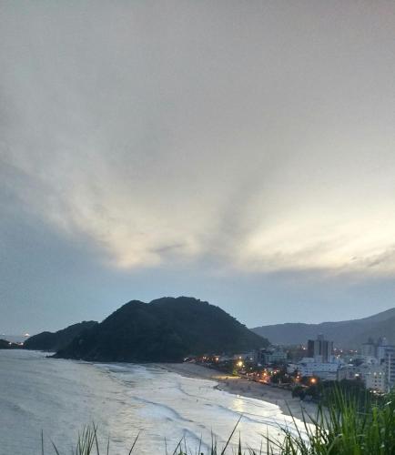 과루자 Relaxe nas melhores praias do Guaruja. 3성급 싱글룸 레스토랑