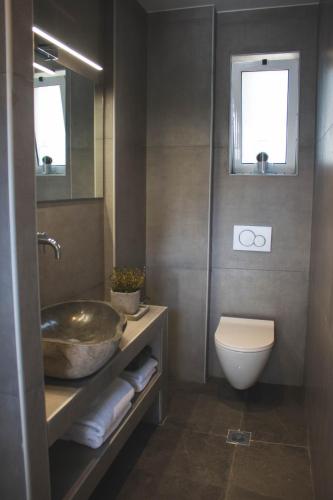  Teatro Deluxe Rooms in Kato Rodini