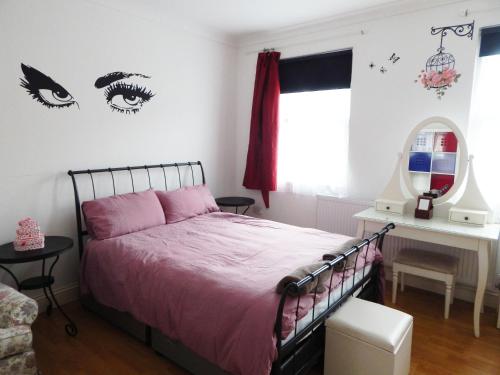 London City Rooms, , London