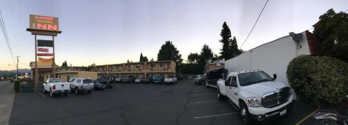 Sunset Inn - image 4