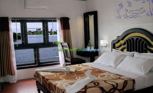 Best Price On Beautiful Alleppey Houseboats In Alleppey