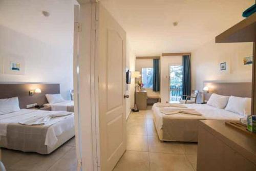  Sea Side Beach Club in Ortakentyahşi