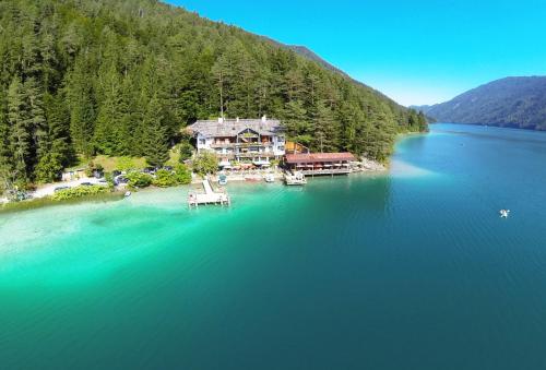 Der Ronacherfels in Weissensee, Österreich