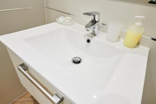 Garden Towers Apartments - image 10