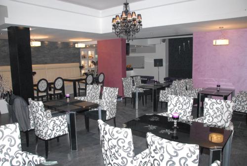 B&B Rose - image 11