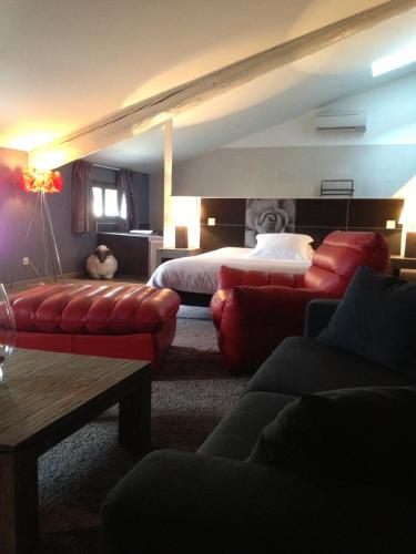 1 king bed, 1 sofa bed