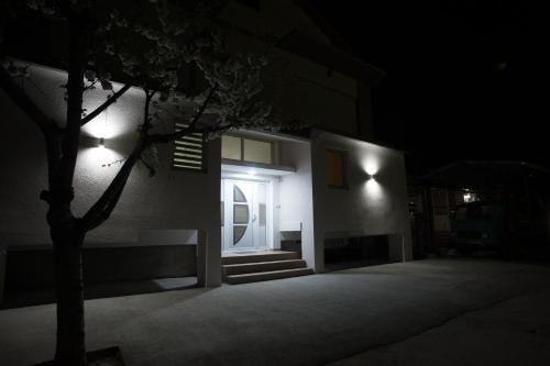 المنظر الخارجي, Vila Vanila in جيفجيليجا