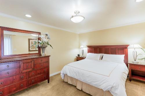 1-Bedroom Condo Near Trails - image 2