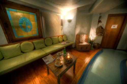 13702759 Villa Novecento Romantic Hotel - Estella Hotel Collection