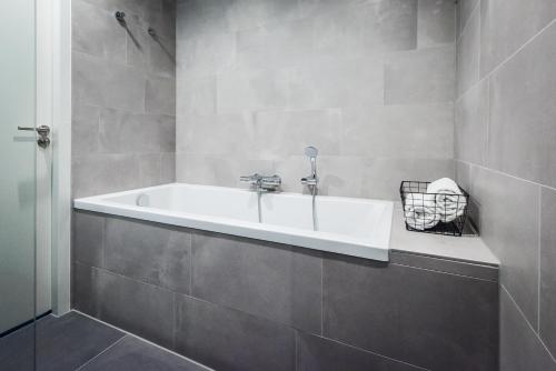 Short Stay Group Eastern Docklands Apartments - main image