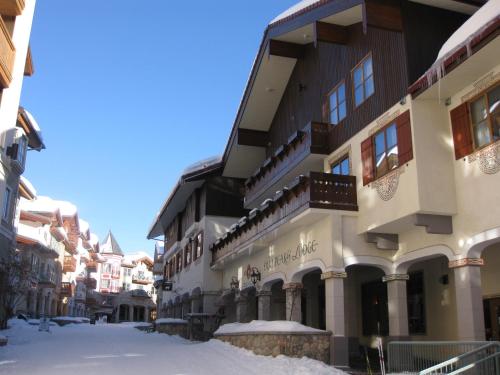 Sun Peaks Lodge - Accommodation - Sun Peaks