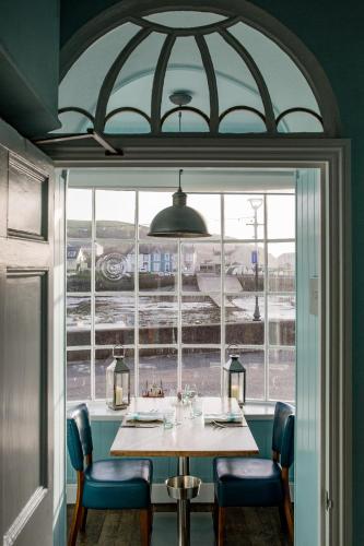 Harbourmaster Hotel - image 7