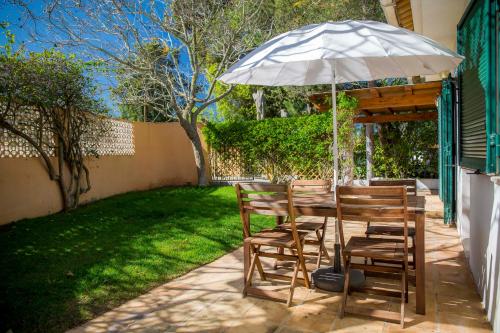 One-Bedroom House with Private Garden image 10