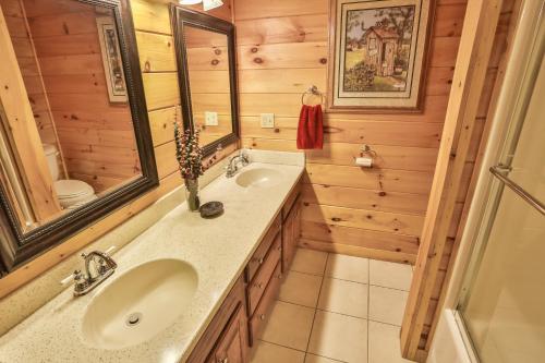 Bearadise Lodge in Morganton, USA