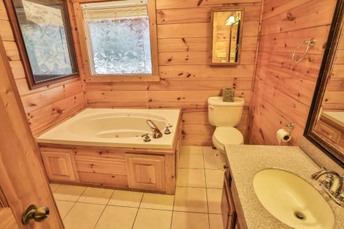 Bearadise Lodge in Morganton, USA